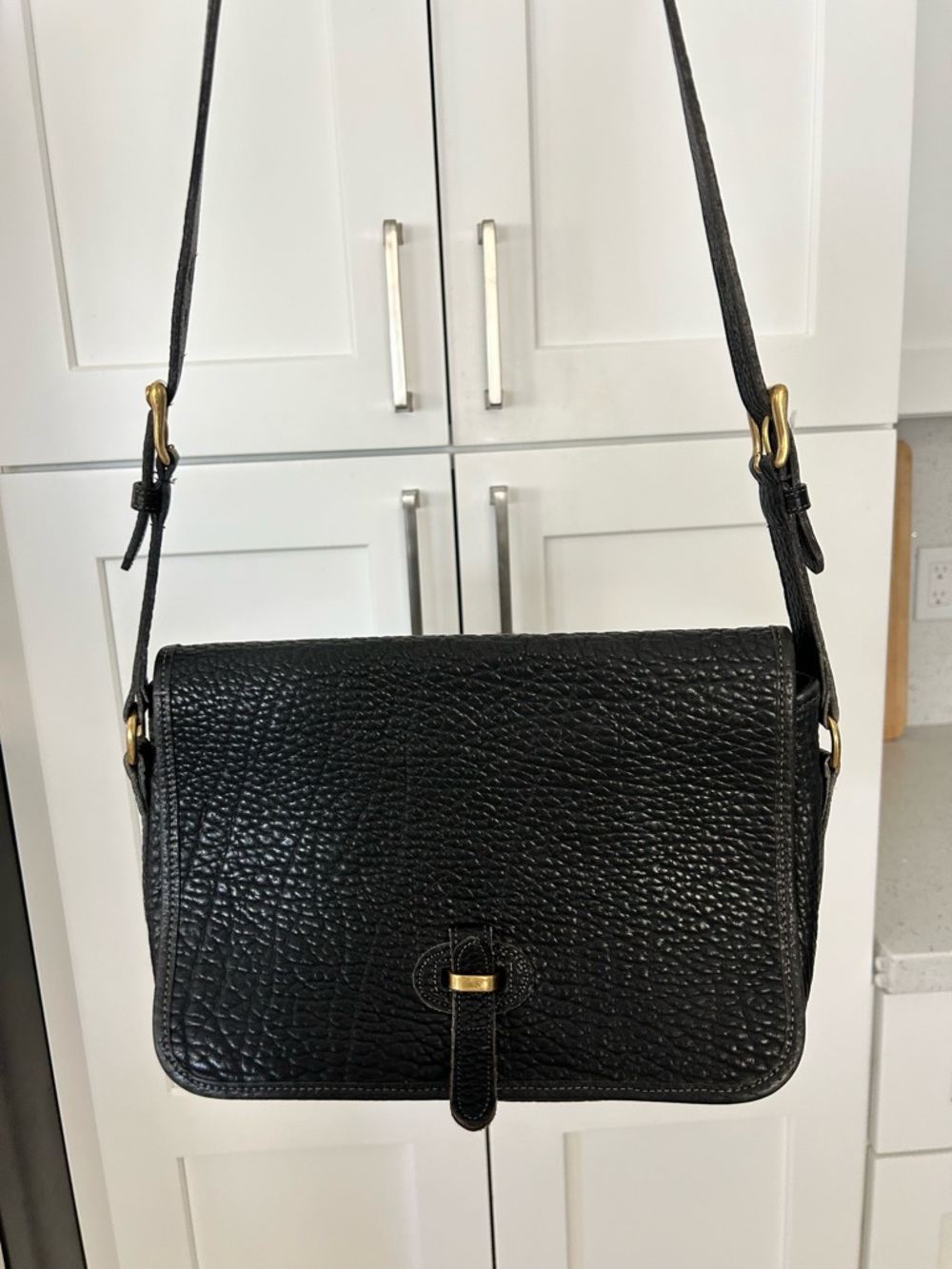 Vtg Dooney & Bourke Black Leather Messenger Bag